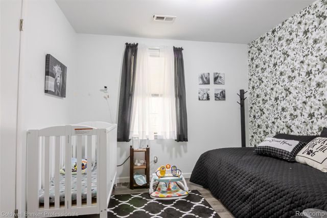 715 E Tennyson Avenue, Pontiac, MI 48340