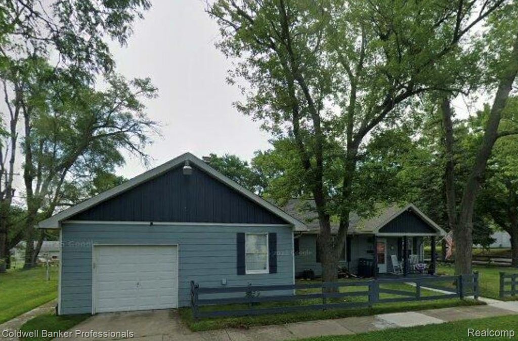 715 E Tennyson Avenue, Pontiac, MI 48340