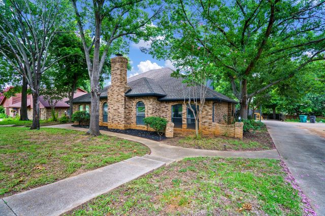 7566 Carriage Lane, Fort Worth, TX 76112