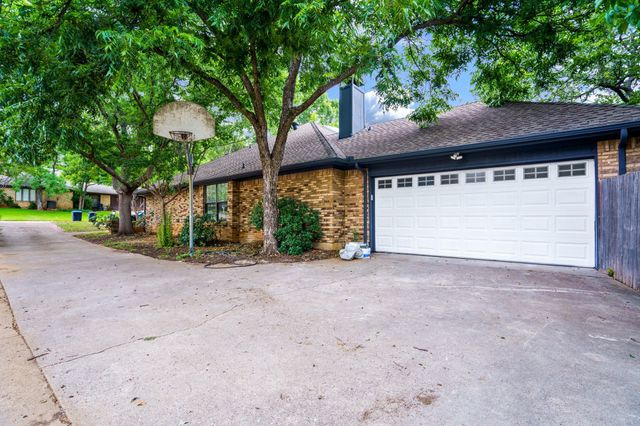 7566 Carriage Lane, Fort Worth, TX 76112