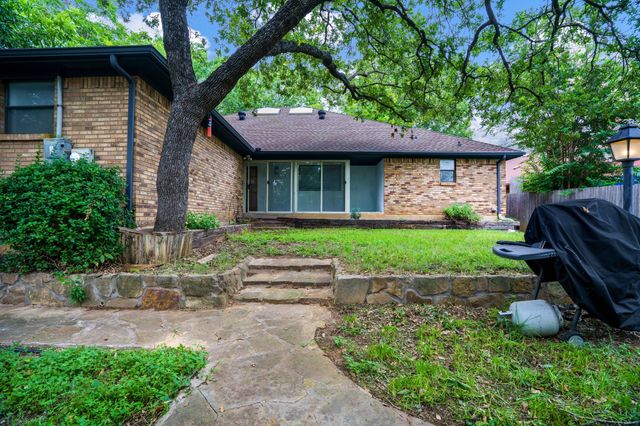 7566 Carriage Lane, Fort Worth, TX 76112