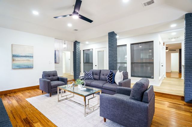 7566 Carriage Lane, Fort Worth, TX 76112