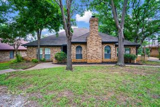 7566 Carriage Lane, Fort Worth, TX 76112