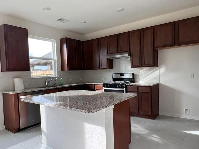 7118 Escondido Street, Rosharon, TX 77583