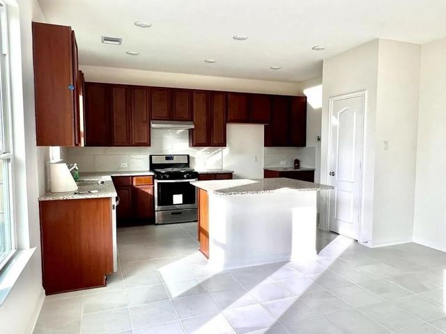 7118 Escondido Street, Rosharon, TX 77583