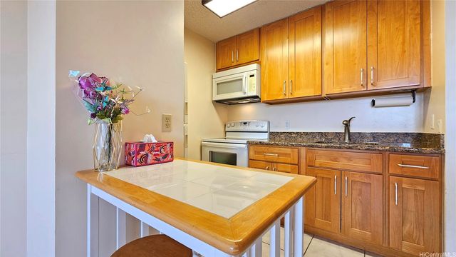 2040 Nuuanu Avenue 703, Honolulu, HI 96817