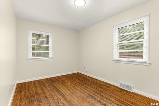 904 W GLEN Avenue, Peoria, IL 61614