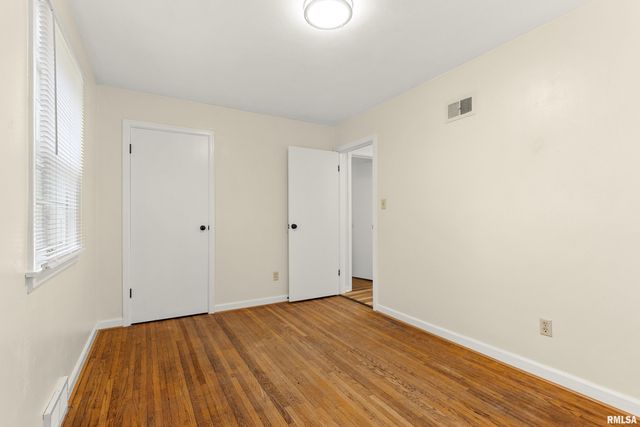 904 W GLEN Avenue, Peoria, IL 61614
