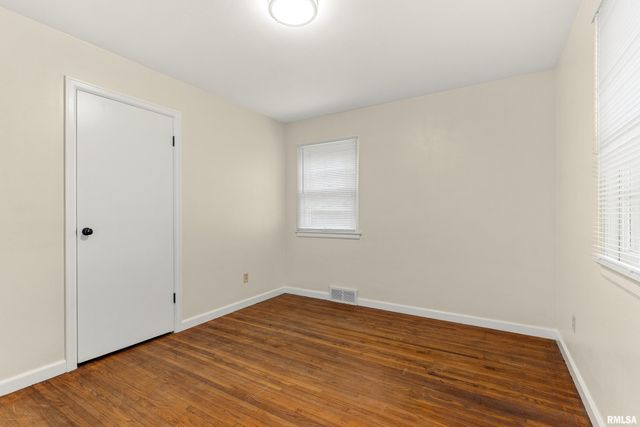 904 W GLEN Avenue, Peoria, IL 61614