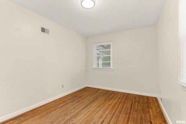 904 W GLEN Avenue, Peoria, IL 61614