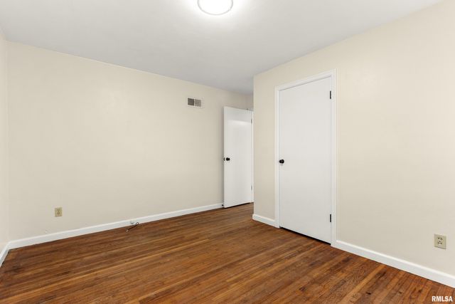 904 W GLEN Avenue, Peoria, IL 61614