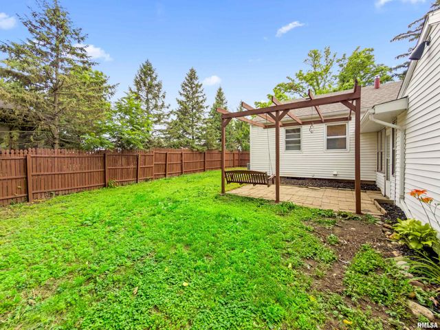 904 W GLEN Avenue, Peoria, IL 61614