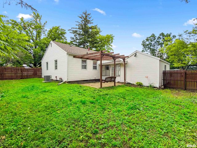 904 W GLEN Avenue, Peoria, IL 61614