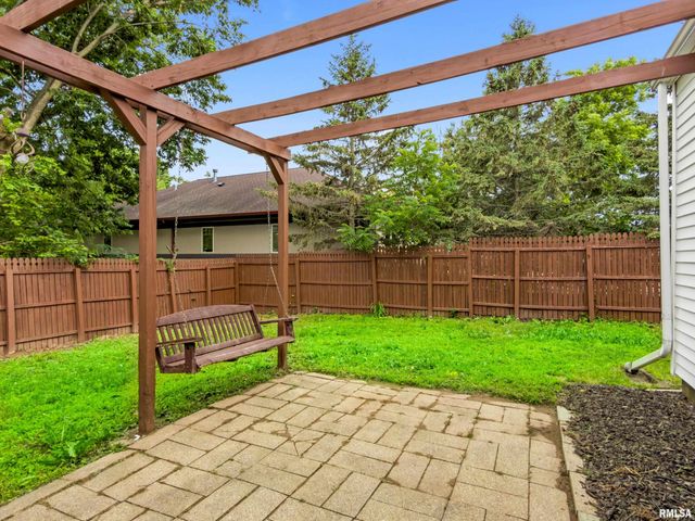 904 W GLEN Avenue, Peoria, IL 61614