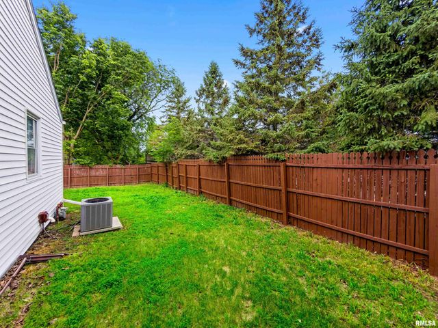 904 W GLEN Avenue, Peoria, IL 61614