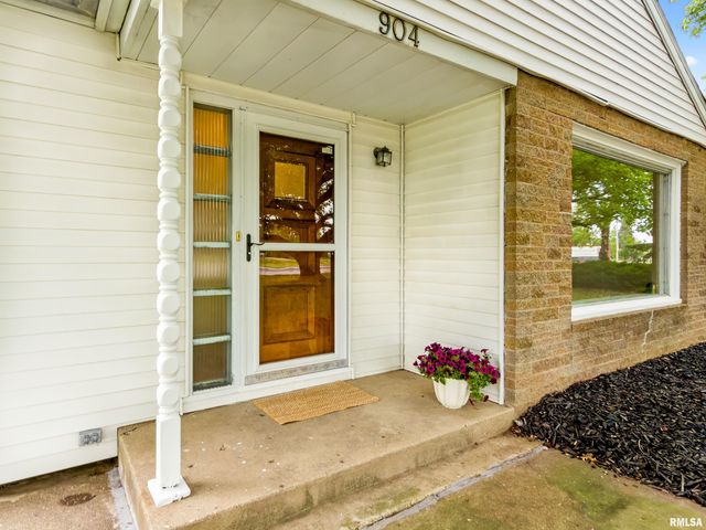 904 W GLEN Avenue, Peoria, IL 61614