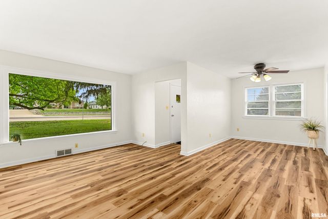 904 W GLEN Avenue, Peoria, IL 61614