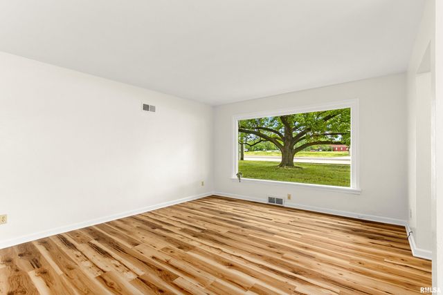 904 W GLEN Avenue, Peoria, IL 61614
