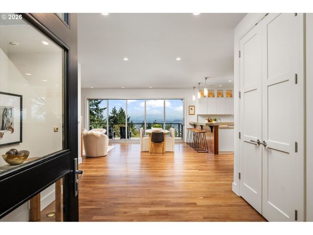 4260 Sw COUNCIL CREST Dr, Portland, OR 97239