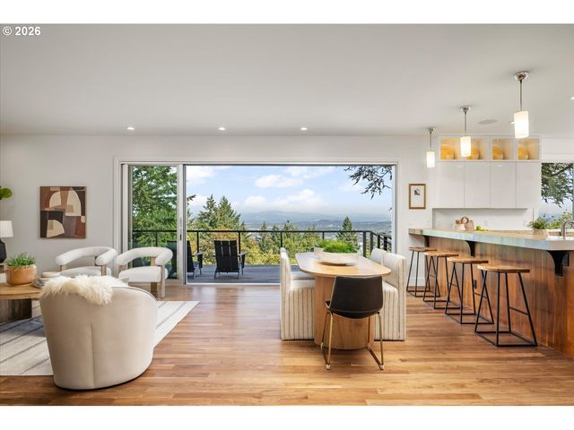 4260 Sw COUNCIL CREST Dr, Portland, OR 97239
