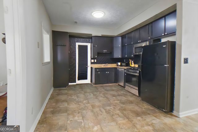 3460 Estate Lake Drive, Fairburn, GA 30213