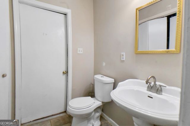 3460 Estate Lake Drive, Fairburn, GA 30213