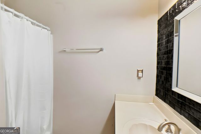 3460 Estate Lake Drive, Fairburn, GA 30213