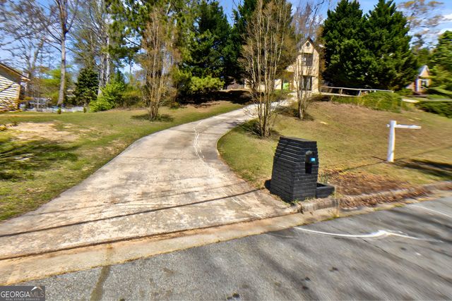 3460 Estate Lake Drive, Fairburn, GA 30213