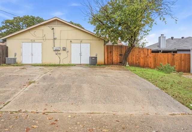 518 Guerin Drive, Arlington, TX 76012