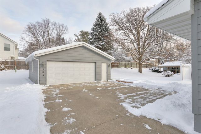 2509 Fairlawn Drive, West Des Moines, IA 50265