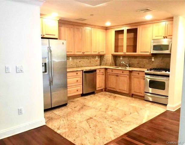 171 Great Neck, Great Neck, NY 11021