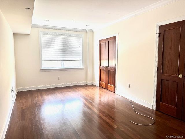 171 Great Neck, Great Neck, NY 11021
