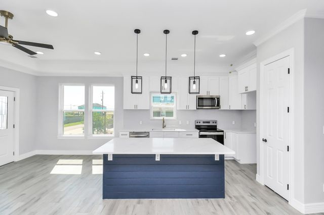 1008 20th Street, Dickinson, TX 77539