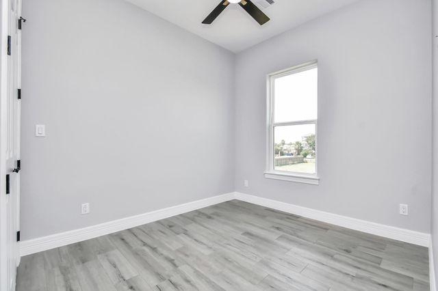 1008 20th Street, Dickinson, TX 77539