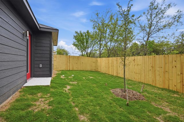 1004 S 1st Street, Sherman, TX 75090