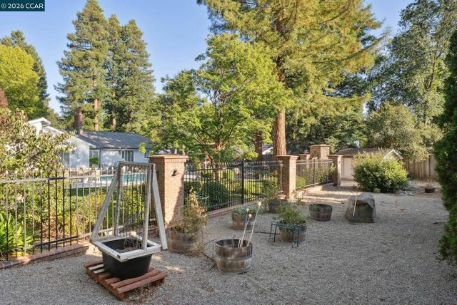 2031 Scarlet Oak Pl, Danville, CA 94506