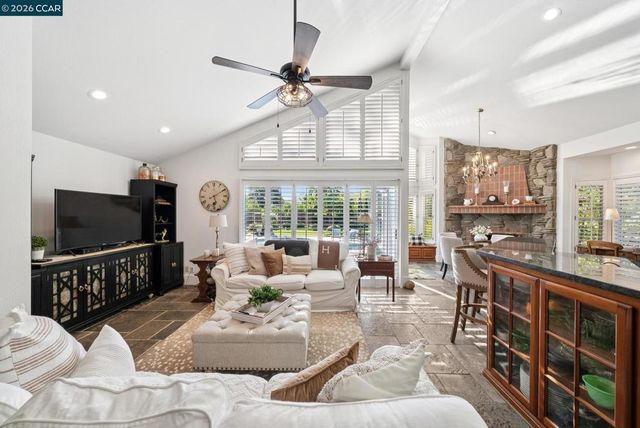 2031 Scarlet Oak Pl, Danville, CA 94506