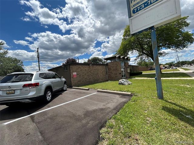 15200 E 10 Mile Road, Eastpointe, MI 48021