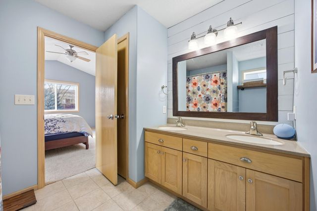 1573 43rd Avenue S, Moorhead, MN 56560