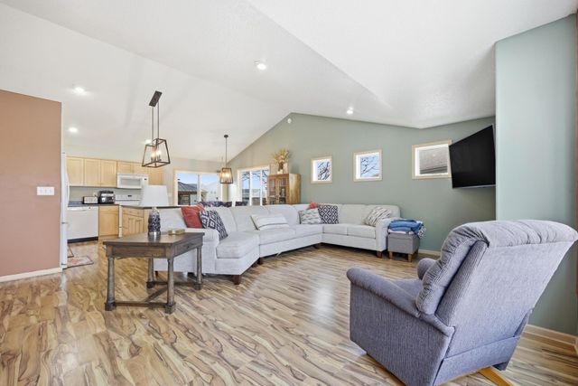 1573 43rd Avenue S, Moorhead, MN 56560