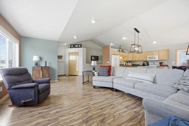 1573 43rd Avenue S, Moorhead, MN 56560