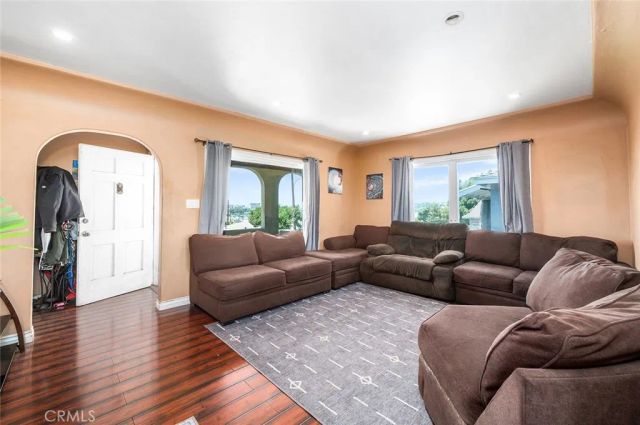 1516 Kurtz, Los Angeles, CA 90063