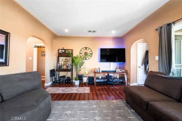 1516 Kurtz, Los Angeles, CA 90063