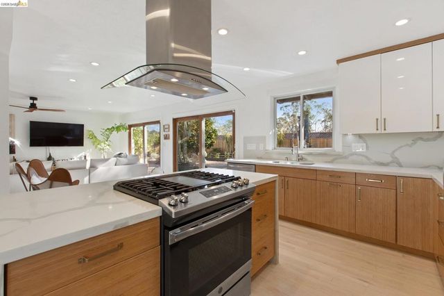 13255 Clairepointe Way, Oakland, CA 94619