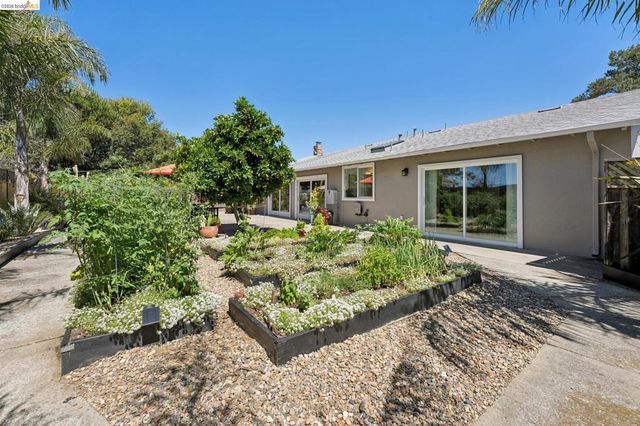 13255 Clairepointe Way, Oakland, CA 94619