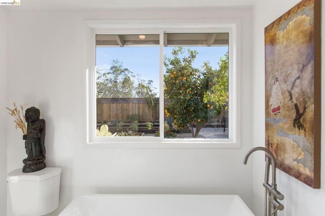 13255 Clairepointe Way, Oakland, CA 94619