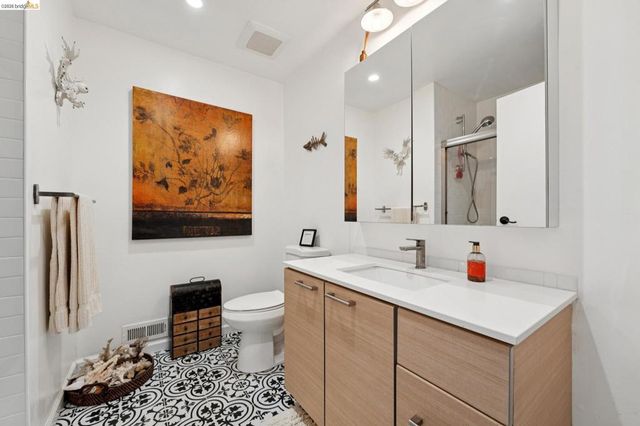 13255 Clairepointe Way, Oakland, CA 94619