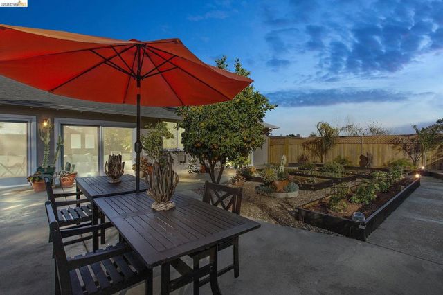 13255 Clairepointe Way, Oakland, CA 94619