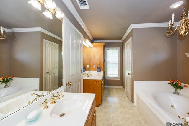 2488 Oak Alley Dr, Port Allen, LA 70767