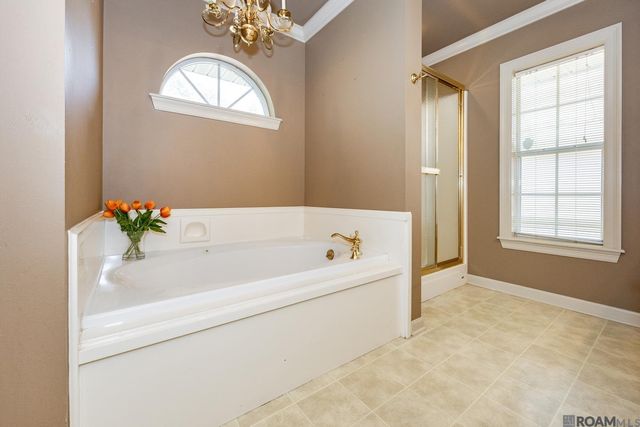 2488 Oak Alley Dr, Port Allen, LA 70767